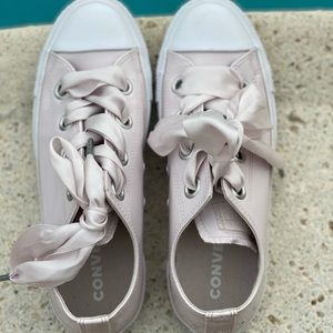 Pink patent leather Converse, size 8 EUC